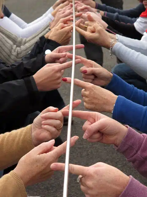 https://funkey.be/wp-content/uploads/2023/10/team-building-helium-stick.webp
