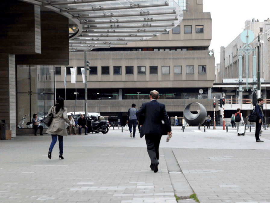 De rally - een stadsspel met acteurs. header image
