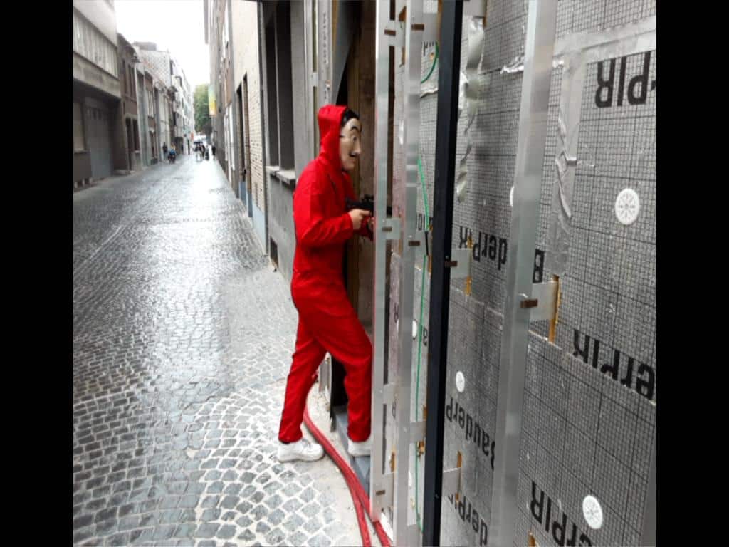 https://funkey.be/wp-content/uploads/2025/01/AR-La-Casa-de-papel-foto2.jpg