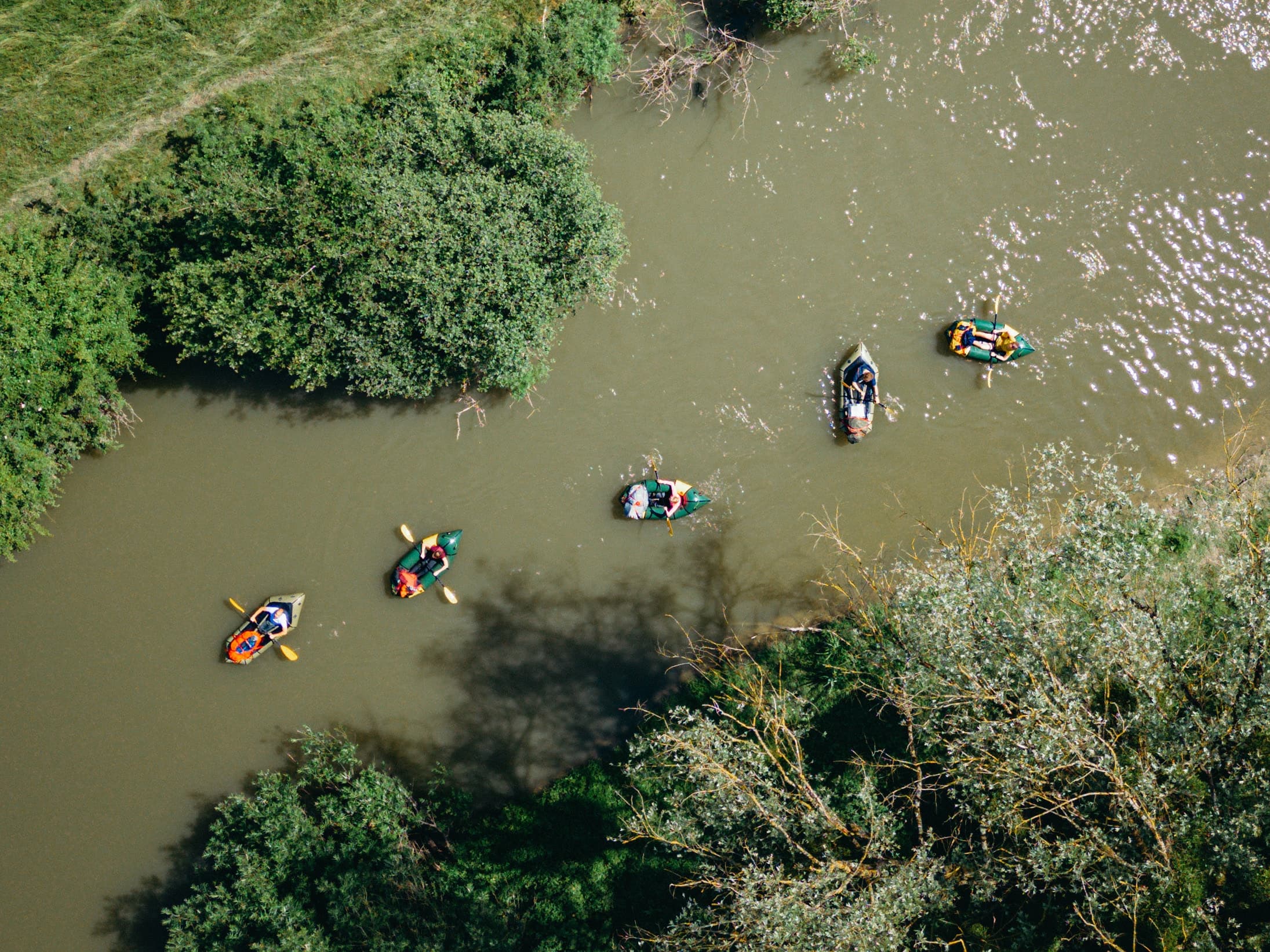 https://wp.funkey.be/wp-content/uploads/2022/07/Packrafting-teambuilding-in-Belgie.jpg