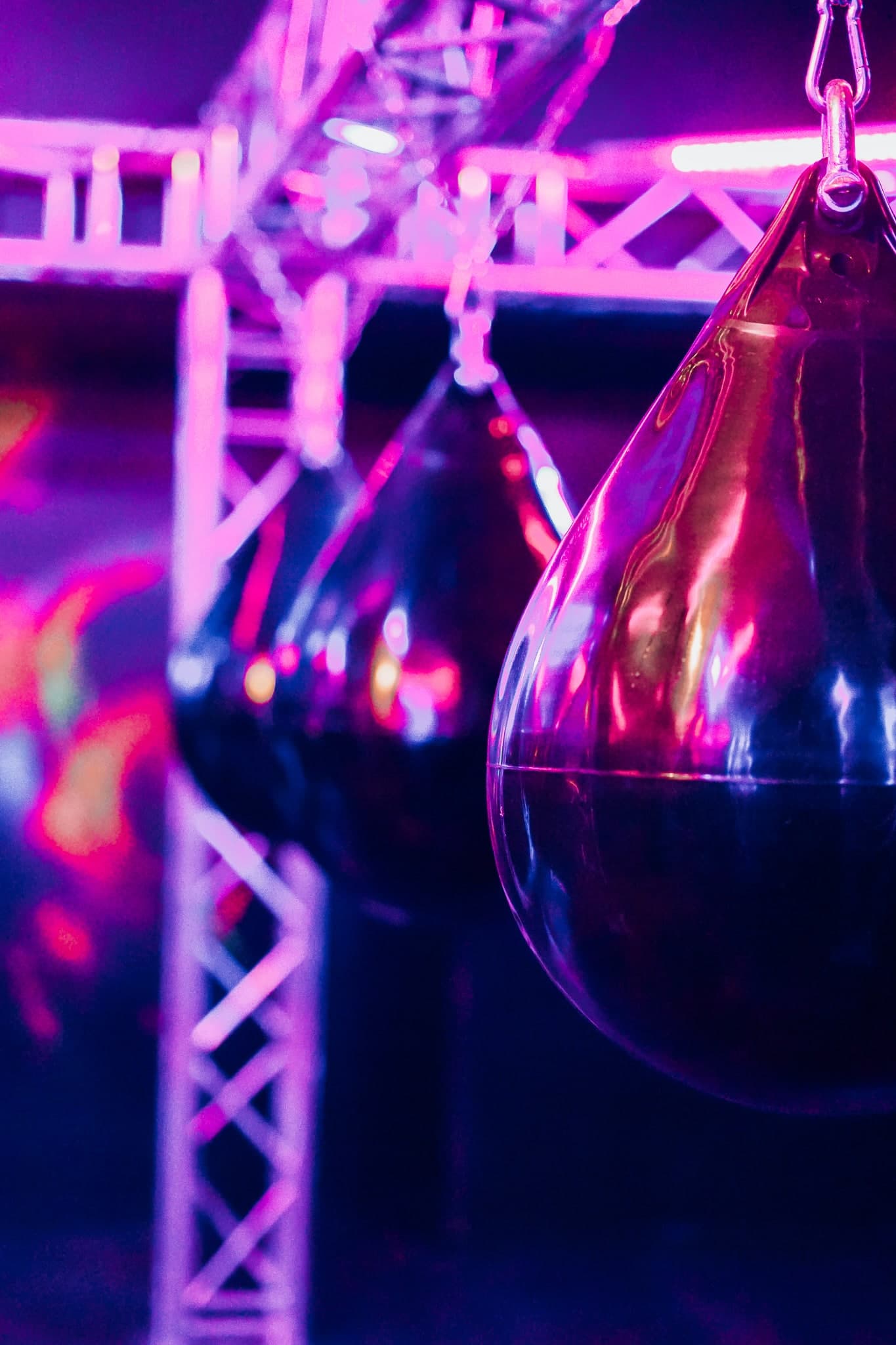 Boxing in a nightclub atmosphere header image