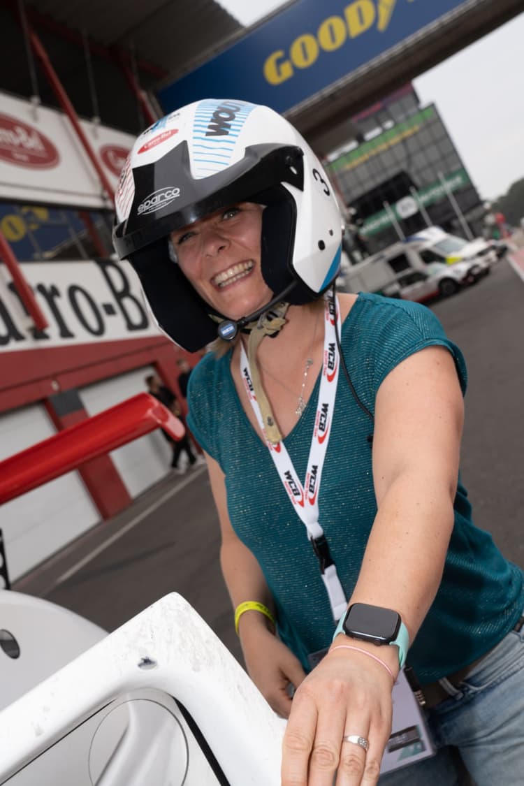 Race on a real racing circuit! - Header