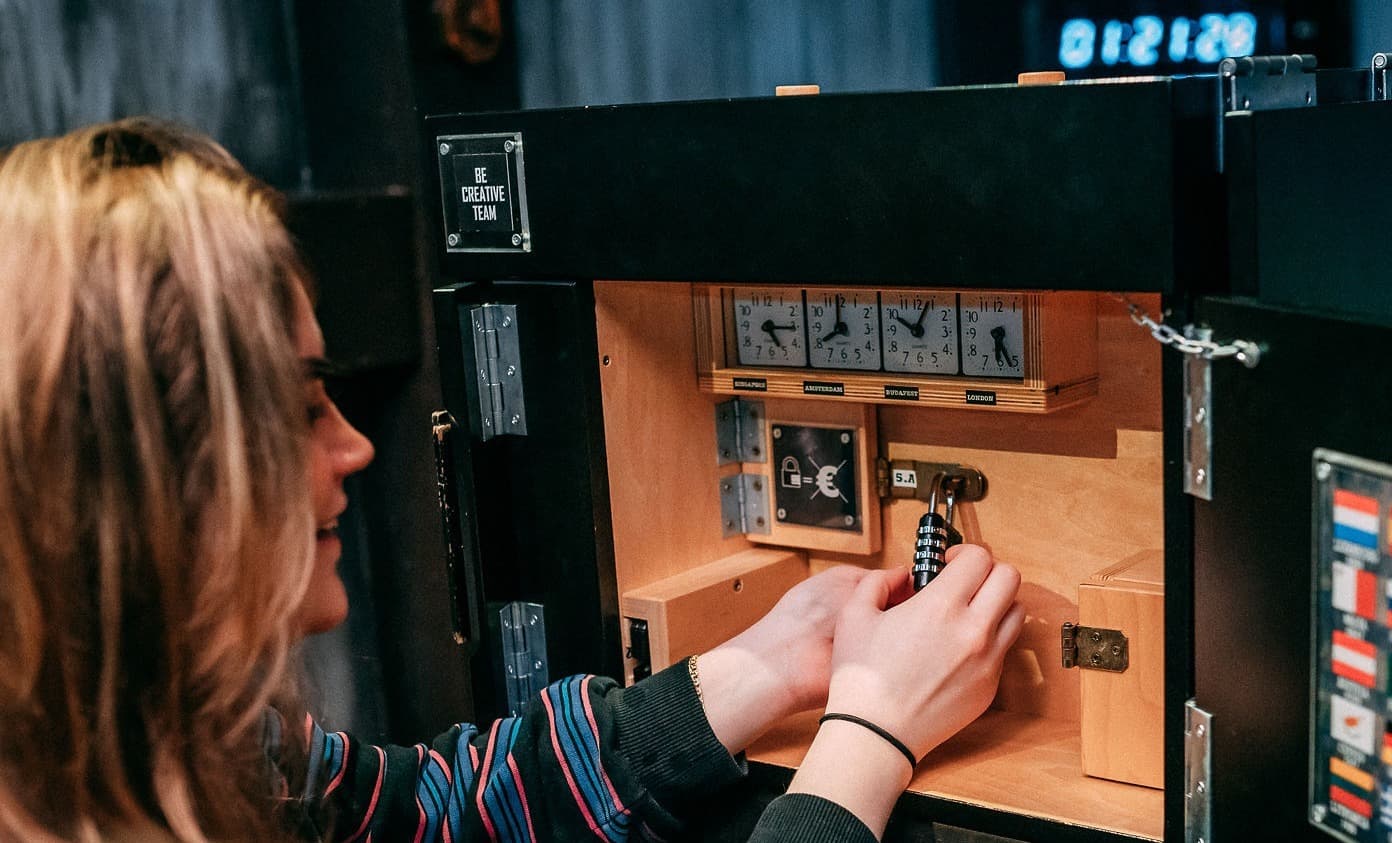 Escape Box - The MASTER BANK Escape