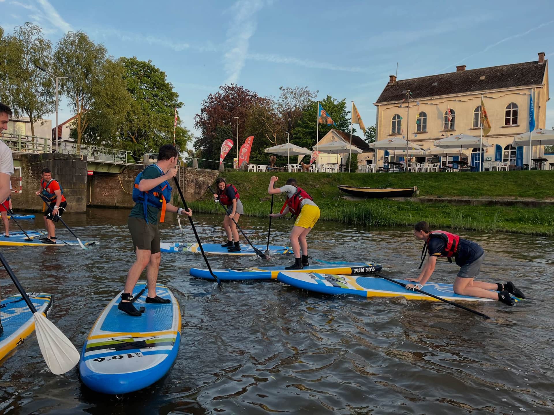 SUP-Polo: Jeu d'eau éclaboussant! header image