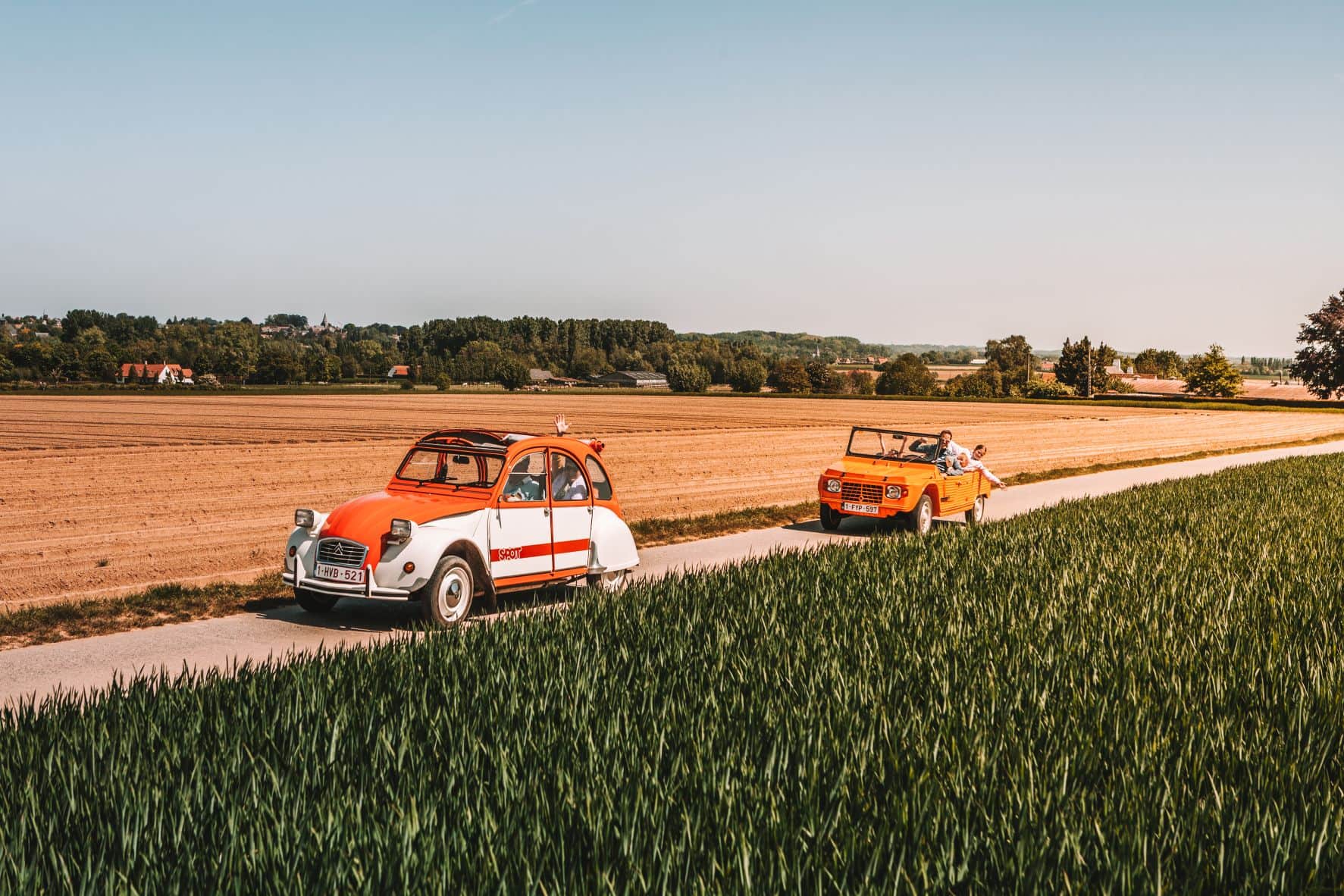 Nostalgische rondrit met een 2CV header image
